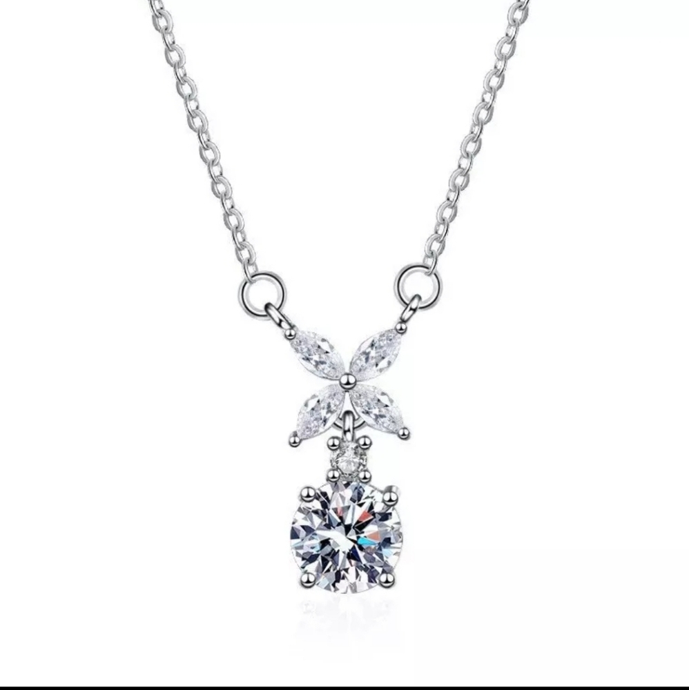 Luxury Halo Flower Necklace